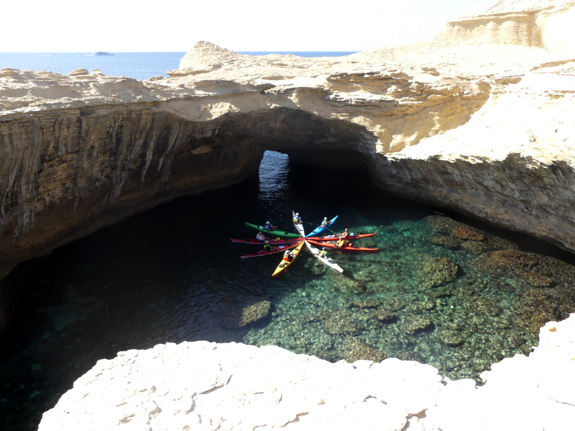 the seakayak star in the cave of 'Saint antoine' with Seakayak Corsica - Nature Kayak. une etoile de kayak de mer dans la grotte 'saint antoine' à bonifacio avec Nature-Kayak